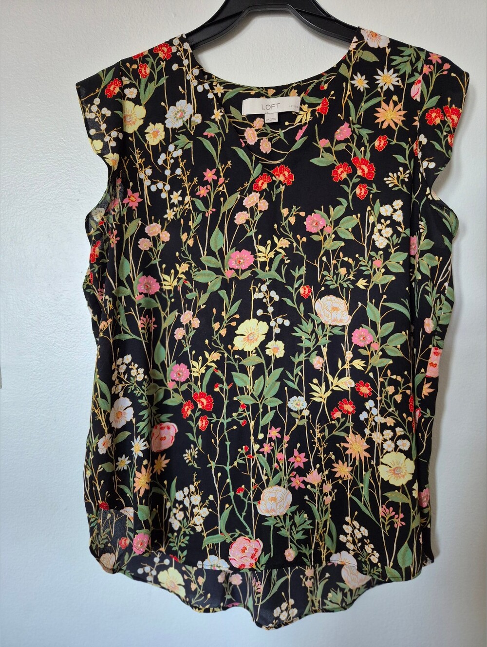 LOFT wildflower floral ruffle sleeve V neck blouse, petite medium top.